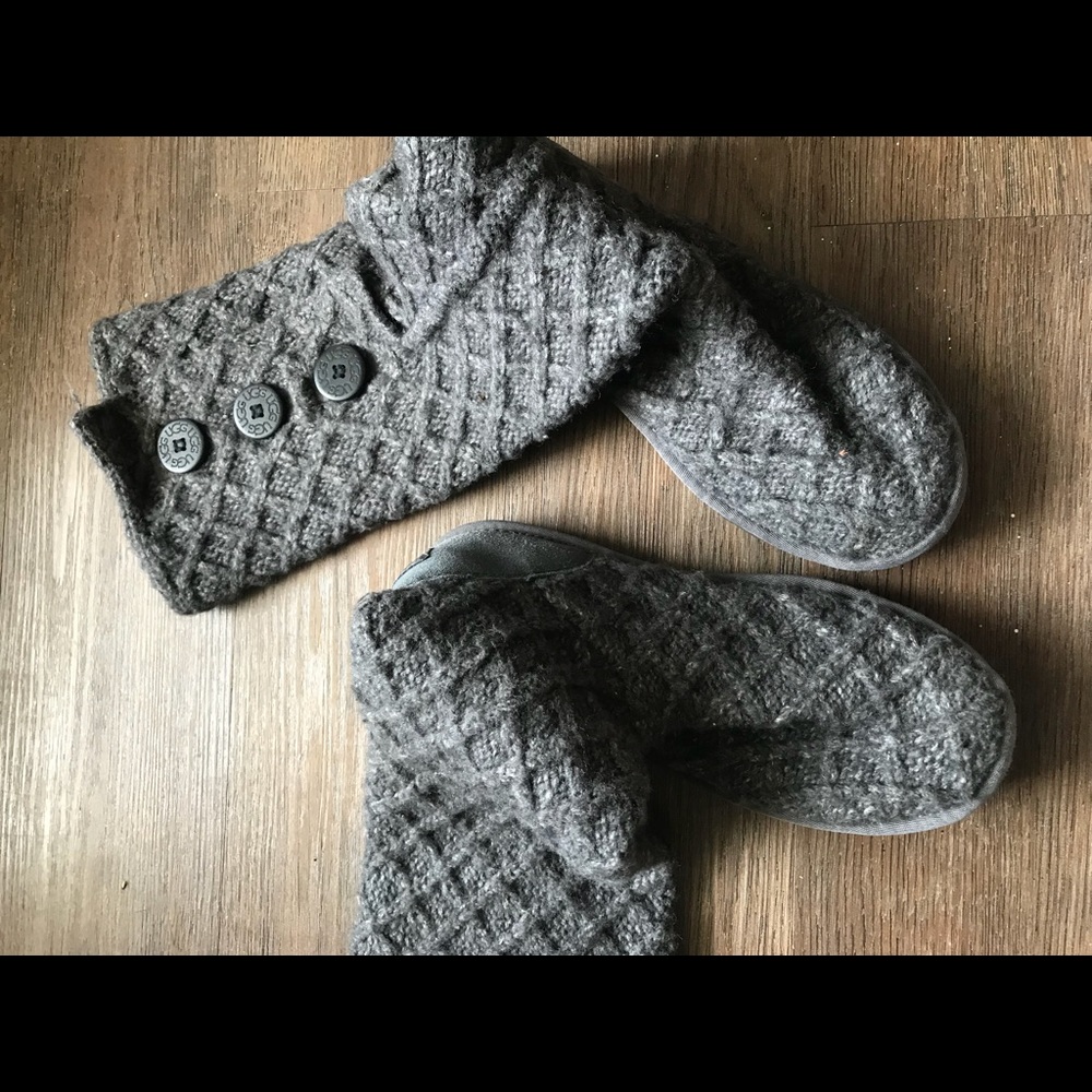 Knitted UGG boots